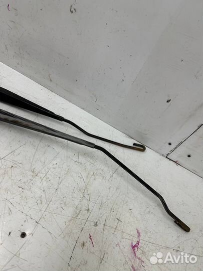 Поводок дворника Peugeot 206