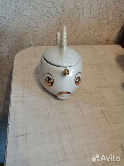 Фарфоровая статуэтка 