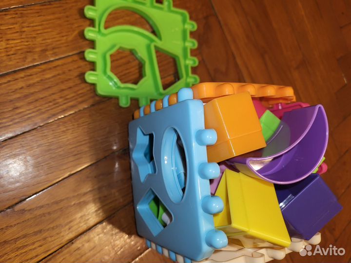 Развивающий кубик сортер