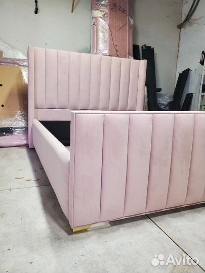 Кровать двуспальная