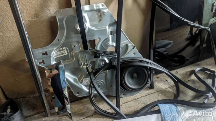 Киа спортаж 3 задняя левая дверь, ручка, стекла