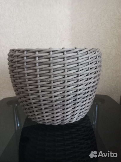 Кашпо из искусственного ротанга