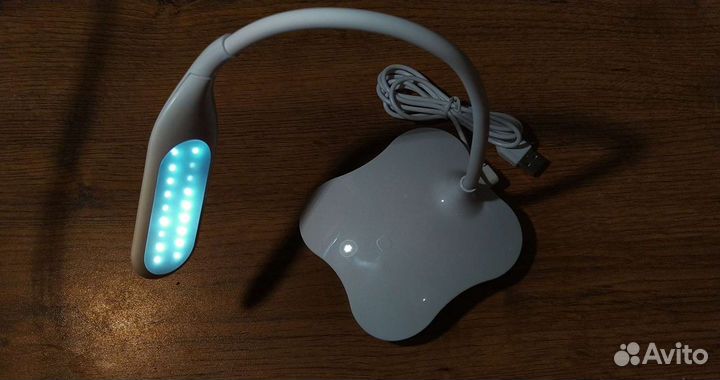 Настольная лампа с аккумулятором и сенсорным выклю