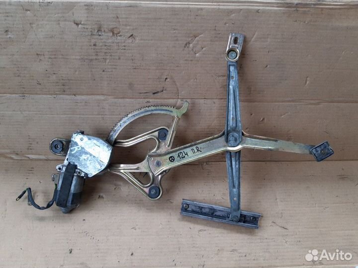 Стеклоподъемник передний правый Мерседес 124