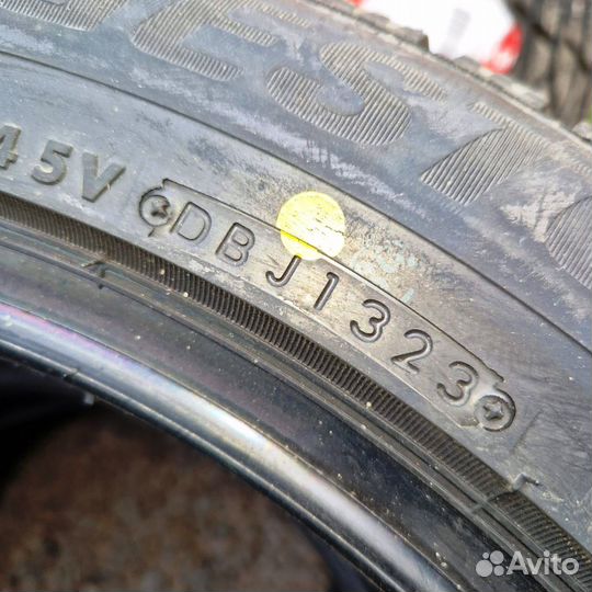 Bridgestone Blizzak Spike-02 235/50 R18