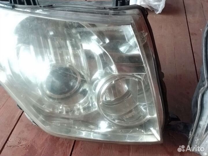 Фары Mitsubishi pajero 4