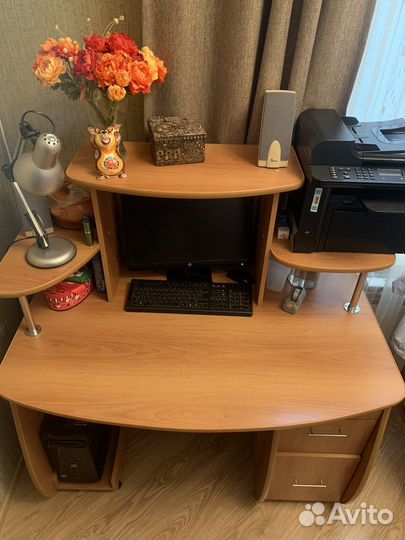 Компьютерный стол