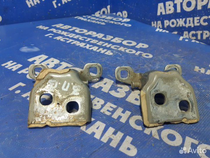 Петля двери Renault Logan 1 седан 2008