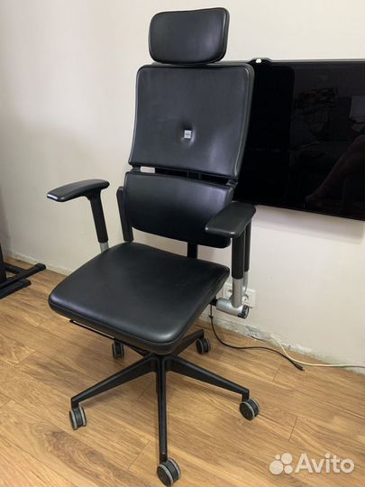 Кресло кожаное steelcase please 2