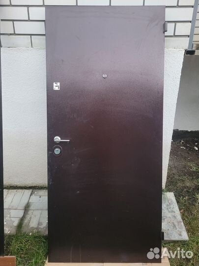 Дверь входная металлическая