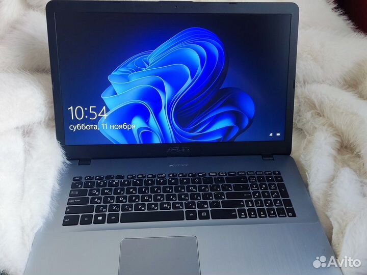 Ноутбук Asus X705M