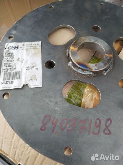 Фланец CNH 84037198