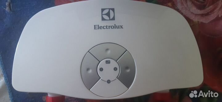 Проточный электрический водонагреватель Electrolux