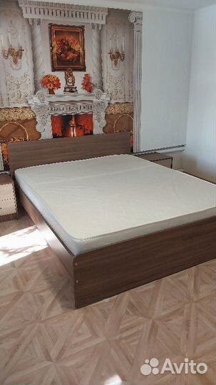 Кровать двухспальная с матрасом 160 200