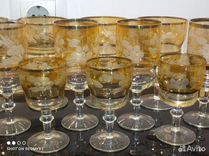 Рюмки, бокалы, фужеры цветное стекло, резьба