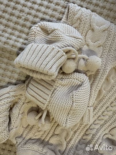 Вязаный комплект для малыша