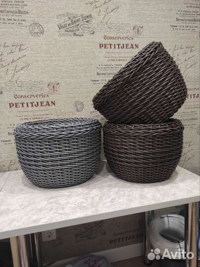 Кашпо из искусственного ротанга