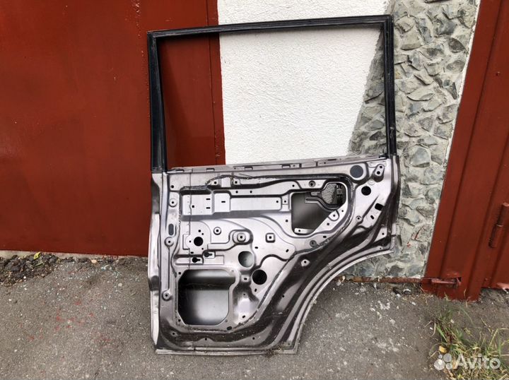 Mitsubishi Pajero 3 Митсубиси Паджеро 3 Дверь задн