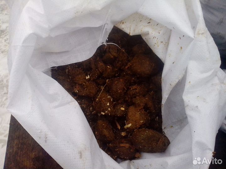 Конский навоз в мешках