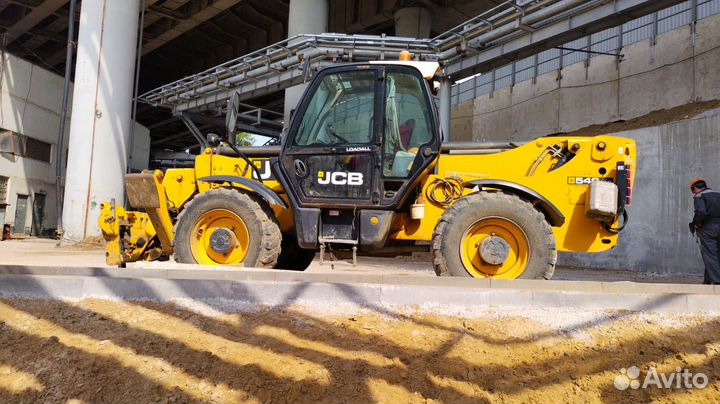 Телескопический погрузчик JCB 540-140, 2013