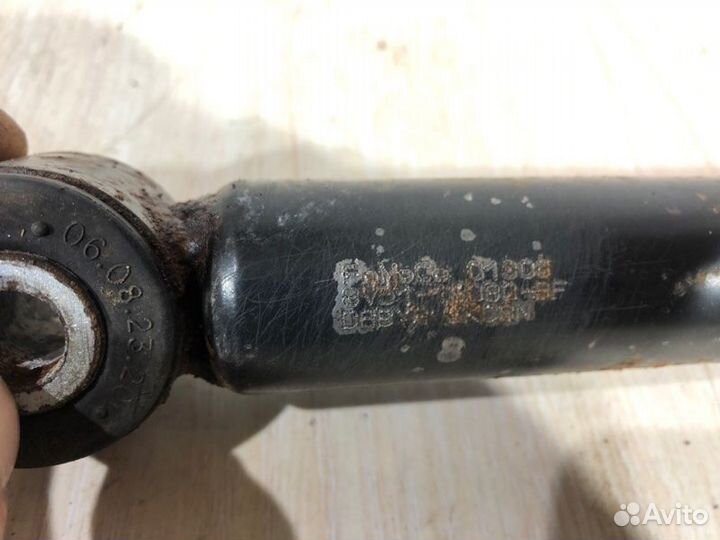 Амортизатор задний правый Ford Fiesta MK6 spja