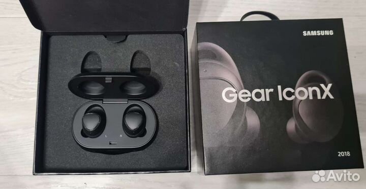 Беспроводные наушники Samsung Gear IconX