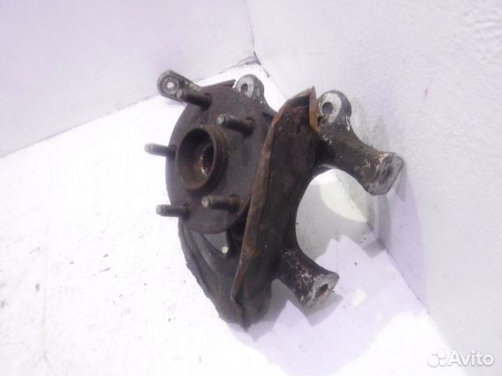 Кулак передний левый