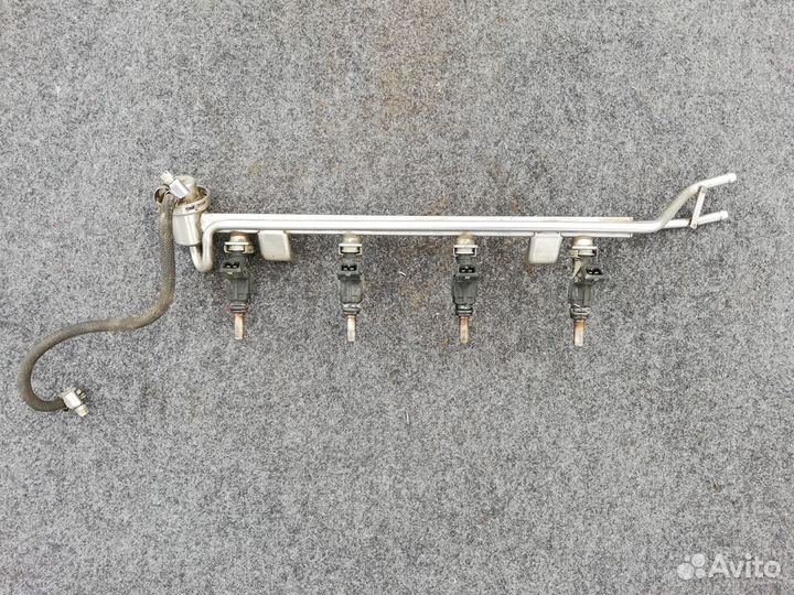 Рейка топливная 1.8Т VW Bora Golf 4