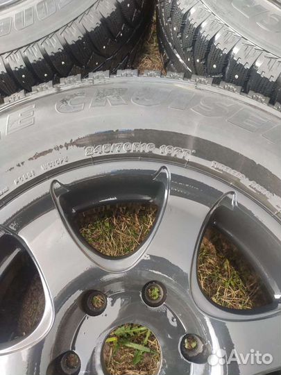 Колеса Bridgestone 245/70 R16 на дисках зима,шип