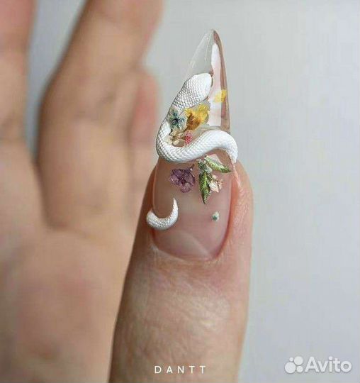 Модель на маникюр