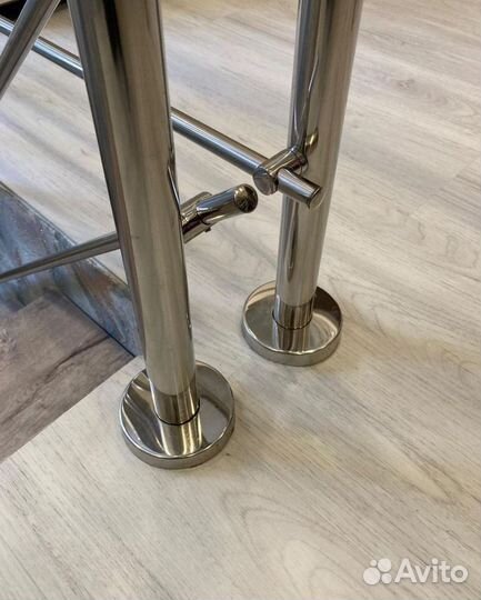 Пeрилa для лестниц / пopучни из нeржавейки