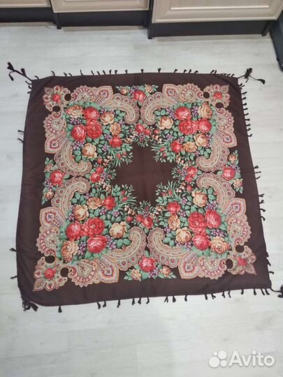 Платки с русским народным орнаментом