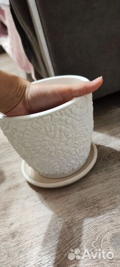 Большой цветочный горшок