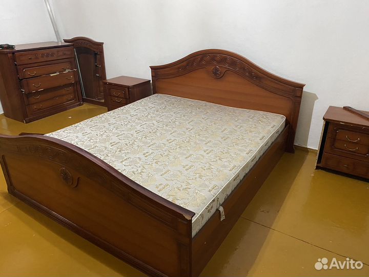 Спальный гарнитур бу