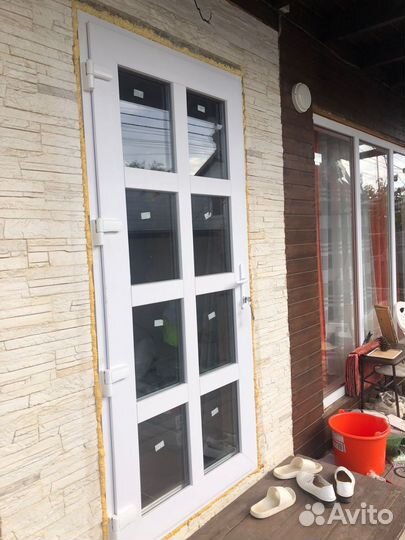 Дверь пластиковая входная