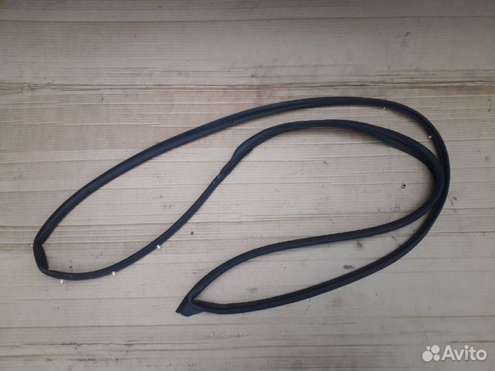 Уплотнитель двери передней левой Nissan X-Trail