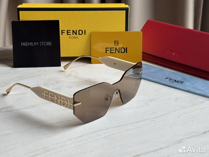 Солнцезащитные очки Fendi