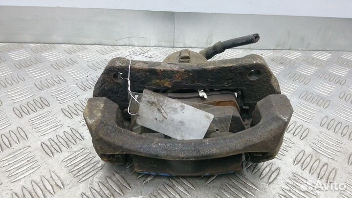 Суппорт передний правый Ford Fiesta 6 2009