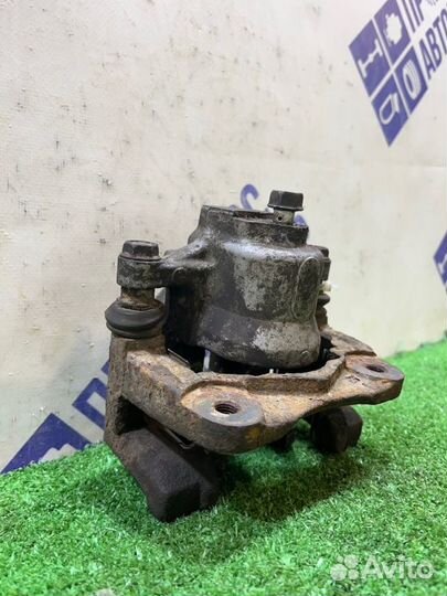 Суппорт задний левый Toyota Camry седан 2.4 2azfe