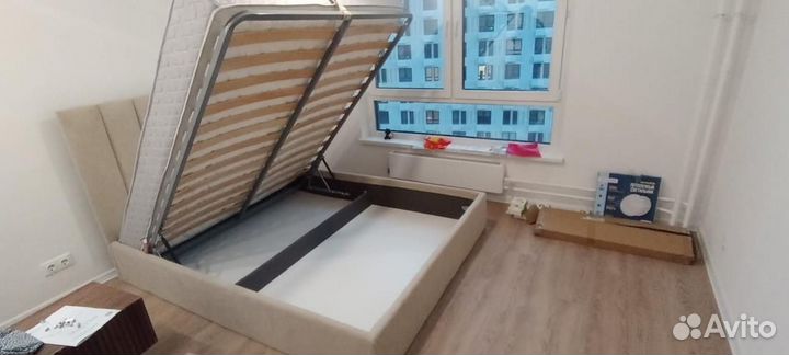 Кровать двухспальная с подьемным механизмом