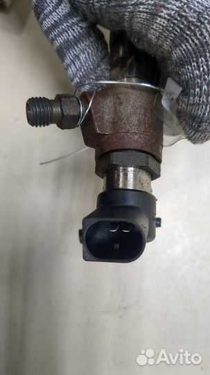 Форсунка топливная Peugeot 3008, 2011