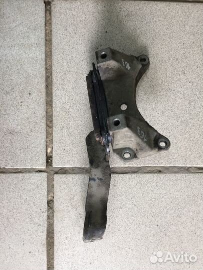 Опора кронштейн Mercedes C200 W202