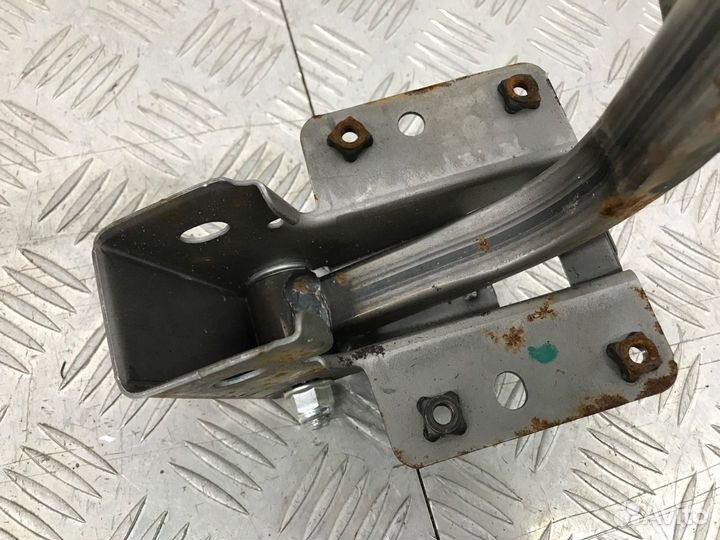 Б/У петля крышки багажника задний правый