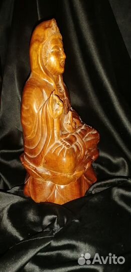 Статуэтка. Богиня милосердия Гуань инь. Дерево