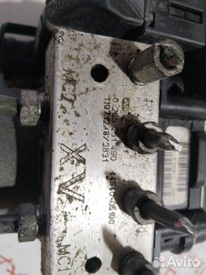 Блок ABS Toyota Avensis T270 3ZR FAE 2009