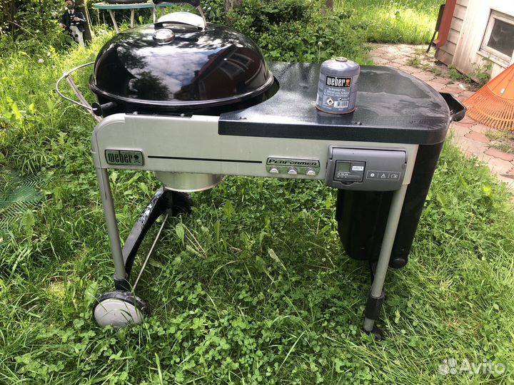 Угольный гриль weber б/у