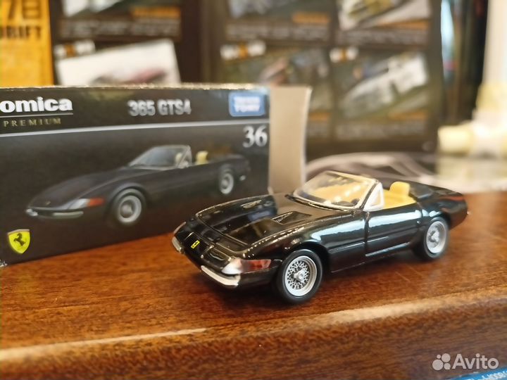 Ferrari 365GTS4. tomica premium 1/64