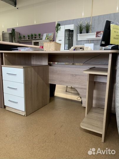 Компьютерный стол новый