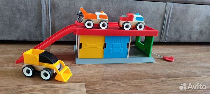 Гараж с машинками IKEA