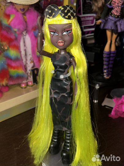 Bratz mowalola Felicia